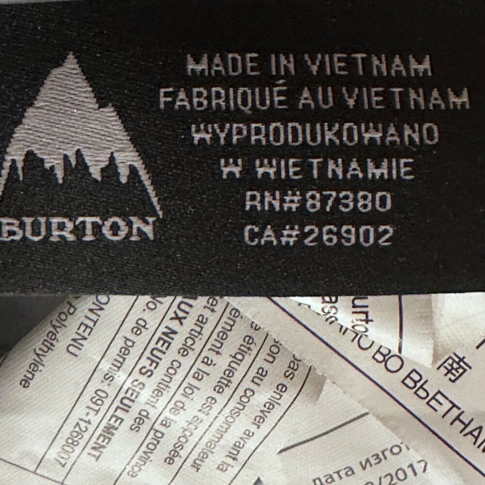 Burton Snowboards Insulated Lunch Bag Forest Print - Small Puncture on Interior - Picture 5 of 16